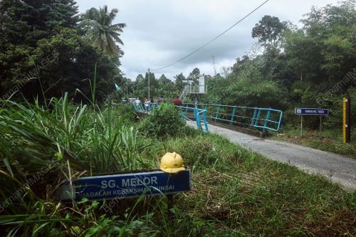 JAMBATAN SUNGAI MELOR DI KAMPUNG SRI KULIM