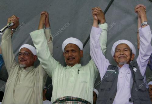 NIK ABDUL AZIZ NIK MAT