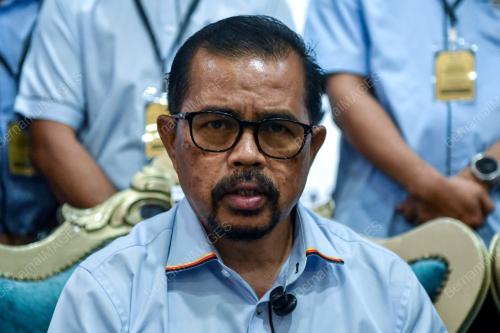 DATUK DR ADNAN MAT