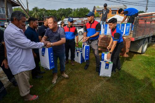 ECRL SUMBANG MAKANAN KEPADA MANGSA BANJIR