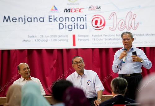 DATUK SERI MUSTAPA MOHAMED