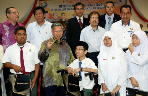 DATUK SERI MUSTAPA MOHAMED