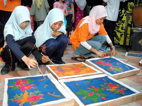 PERTANDINGAN INTERAKTIF KRAF