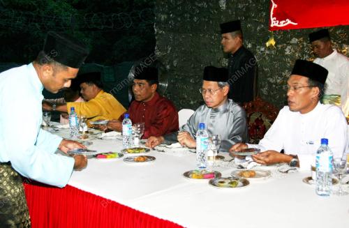 MUSTAPA MOHAMED