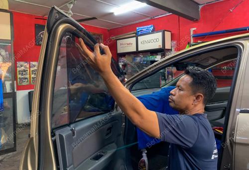 TINJAUAN PEMASANGAN CERMIN GELAP
