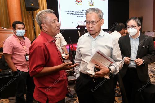 DATUK SERI MUSTAPA MOHAMED