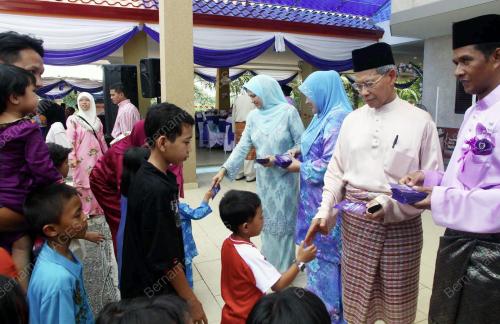 DATUK SERI MUSTAPA MOHAMED