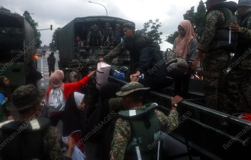 ATM PINDAH CALON SPM TERKANDAS BANJIR