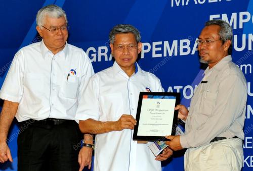 DATUK SERI MUSTAPA MOHAMED