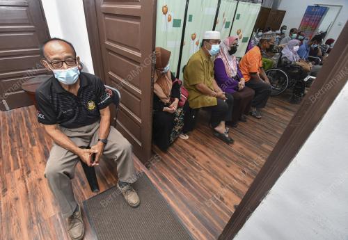 PUSAT PEMBERIAN VAKSINASI Ã”WALK-INÃ•