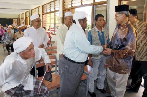 MUSTAPA MOHAMED