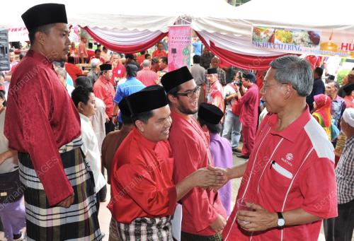 DATUK SERI MUSTAPA MOHAMED