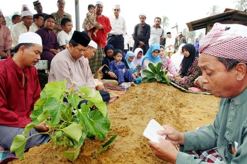 DATUK DR AWANG ADEK HUSAIN