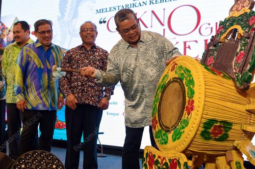 DATUK AARON AGO DAGANG