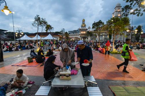 BERBUKA PUASA DI MASJID MUHAMMADI