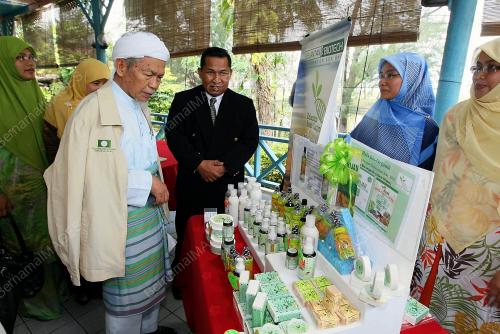 DATUK NIK ABD.AZIZ NIK MAT