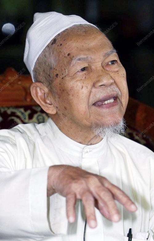 DATUK NIK ABDUL AZIZ NIK MAT
