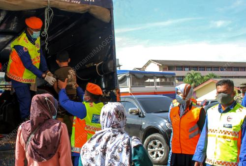 BANTUAN MANGSA BANJIR