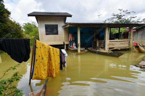TINJAUAN BANJIR DI KAMPUNG TERSANG