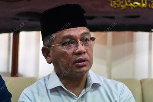 DATUK DR MOHD NAIM MOKHTAR