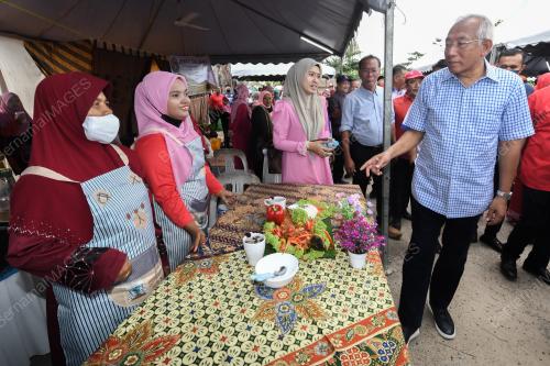 DATUK SERI MAHDZIR KHALID