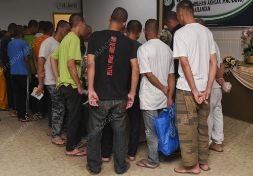 PELEPASAN BANDUAN SECARA BERLESEN