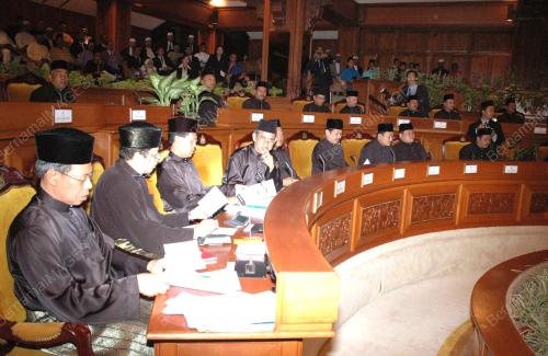 DEWAN KELANTAN, ANGKAT SUMPAH