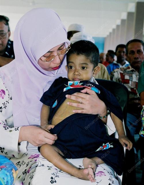 SUMBANGAN KEPADA KANAK-KANAK PESAKIT HATI