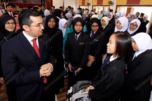 KB03_08082014_SIMPOSIUM_ANTARABANGSA