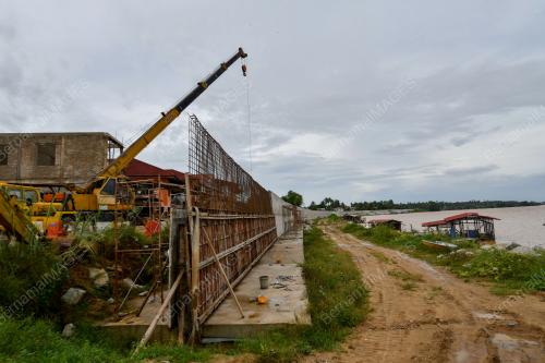 TEBATAN BANJIR KAMPUNG LAUT