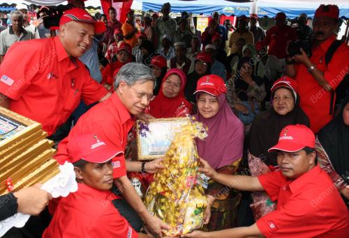 DATUK SERI MUSTAPA MOHAMED