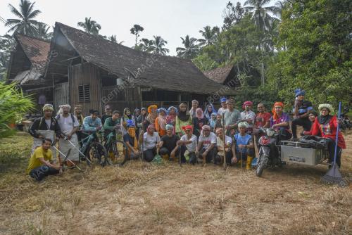 GOTONG-ROYONG BERSIH RUMAH WARISAN