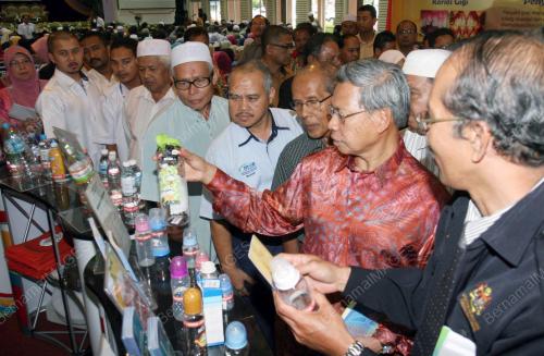 DATUK SERI MUSTAPA MOHAMED