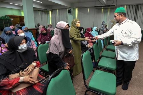 DATUK AHMAD MARZUK SHAARY