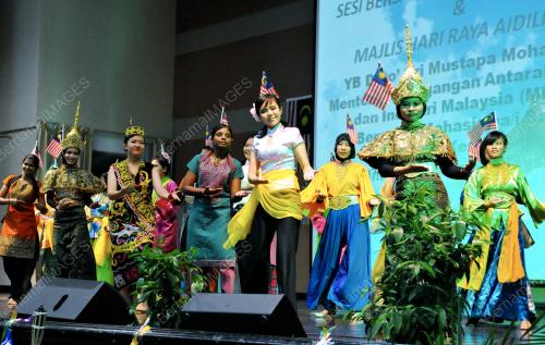 DATUK SERI MUSTAPA MOHAMED