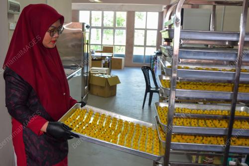 PENGUSAHA BISKUT RAYA