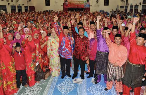 DATUK SERI MUSTAPA MOHAMED