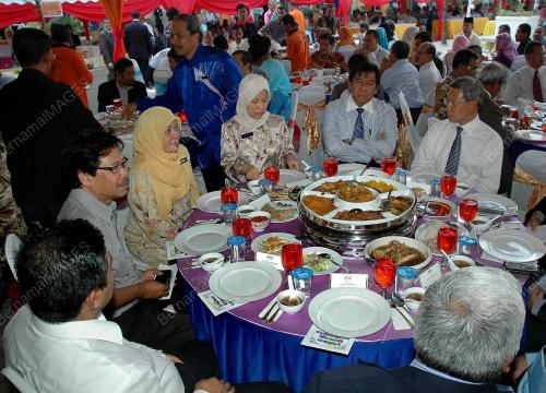 MUSTAPA MOHAMED