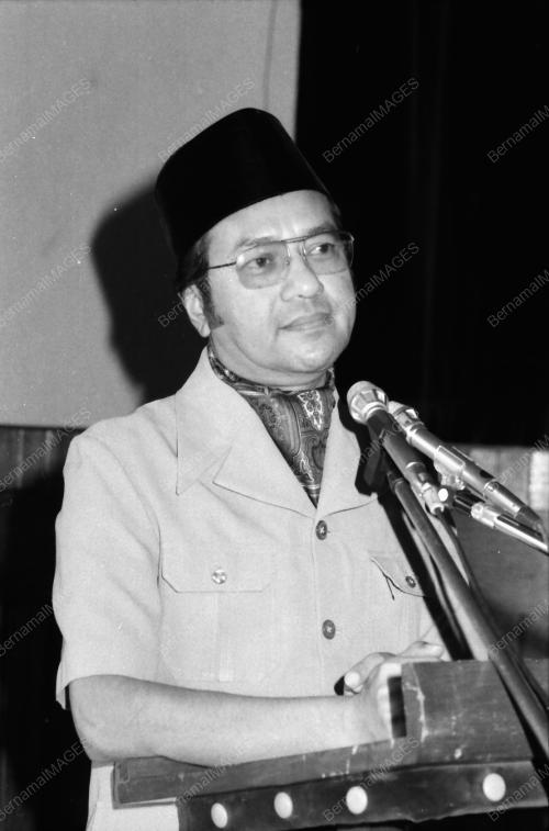 DR. MAHATHIR BIN MOHAMAD