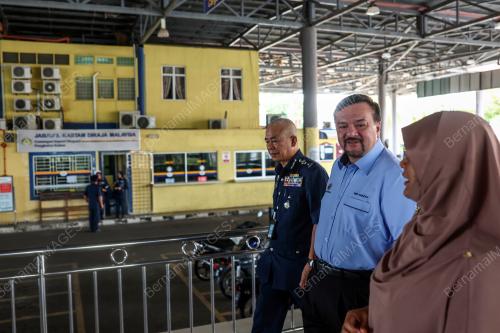 DATUK SERI AMIR HAMZAH AZIZAN