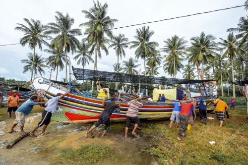 PERAHU KOLEK DI REHATKAN