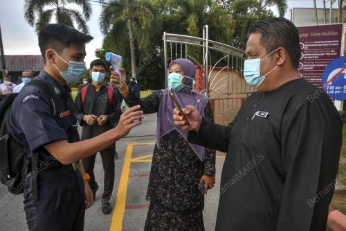 TINJAUAN HARI PERTAMA PEMBUKAAN SEKOLAH