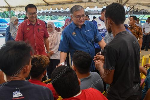 DATUK SERI DR SHAMSUL ANUAR NASARAH