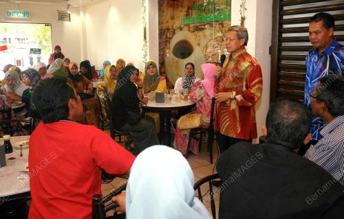 MUSTAPA MOHAMED