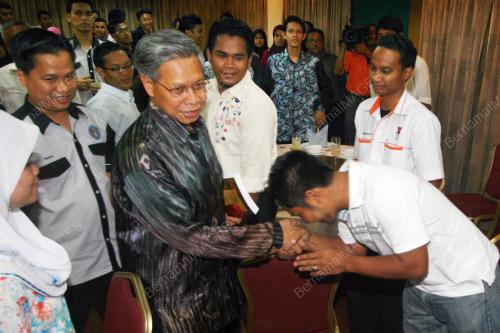 MUSTAPA MOHAMED