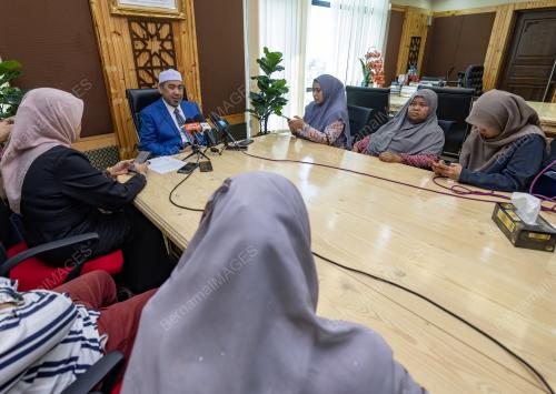 DATUK DR. IZANI HUSIN