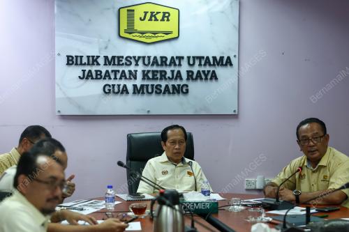 DATUK SERI AHMAD MASLAN