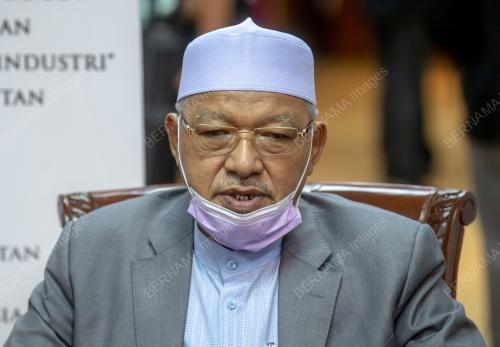 DATUK SERI FADILLAH YUSOF
