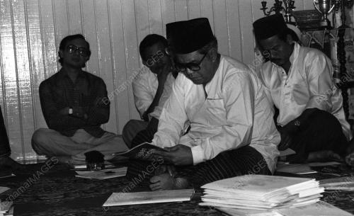 KB03_18022015_MESYUARAT_UMNO