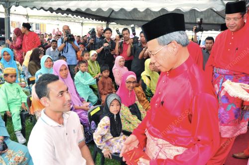 DATUK SERI MUSTAPA MOHAMED